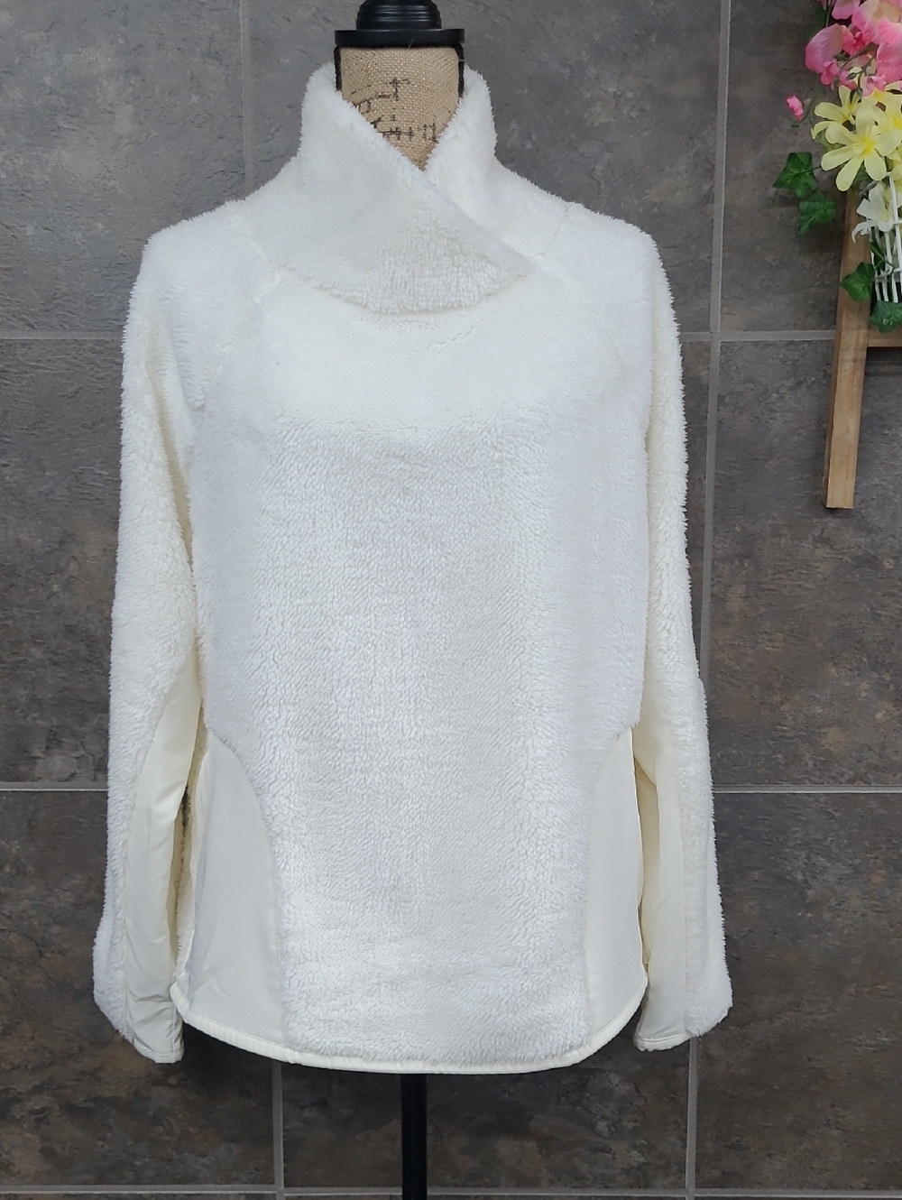 Athletic Works Cream Cowl Neck Fleece Pullover